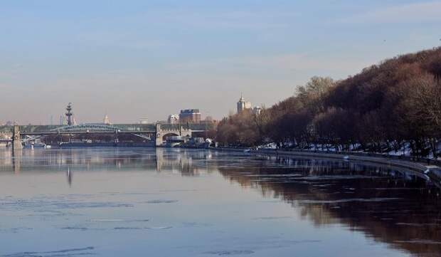Два причала на Пресненской и Андреевской набережных обновят к началу летней навигации