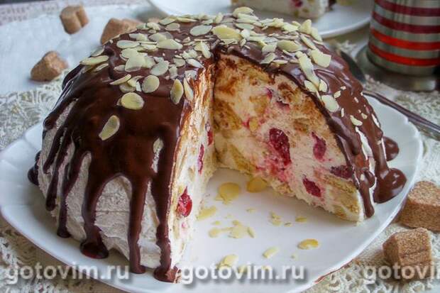 Желейный торт из печенья со сгущенкой без выпечки. Фотография рецепта