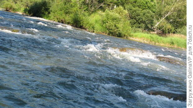 Река в основном спокойная,иногда только такие "плюшечки" встречаются