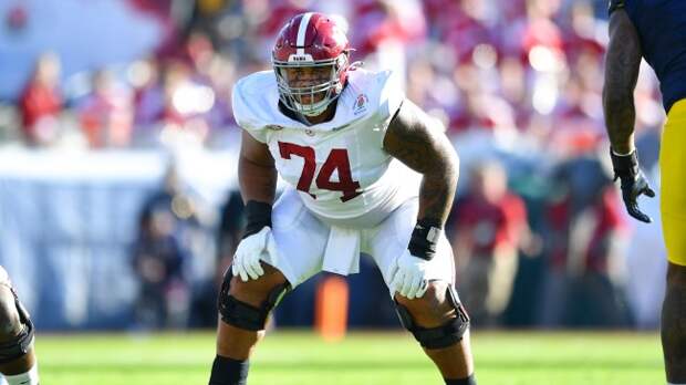 Kadyn Proctor on the field for Alabama.