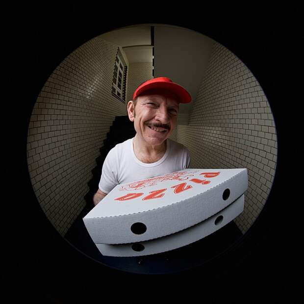 http://tastylifemag.ru/image/kitchen/detail/samyy-italyanskiy-arest/thumb.pizza-delivery-guy-arrest-fwx.jpg.r630x0.jpg