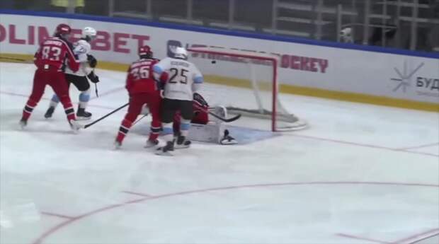 Хоккеисты ´Динамо-Шинника´ крупно обыграли ´Красную Армию´ в МХЛ.