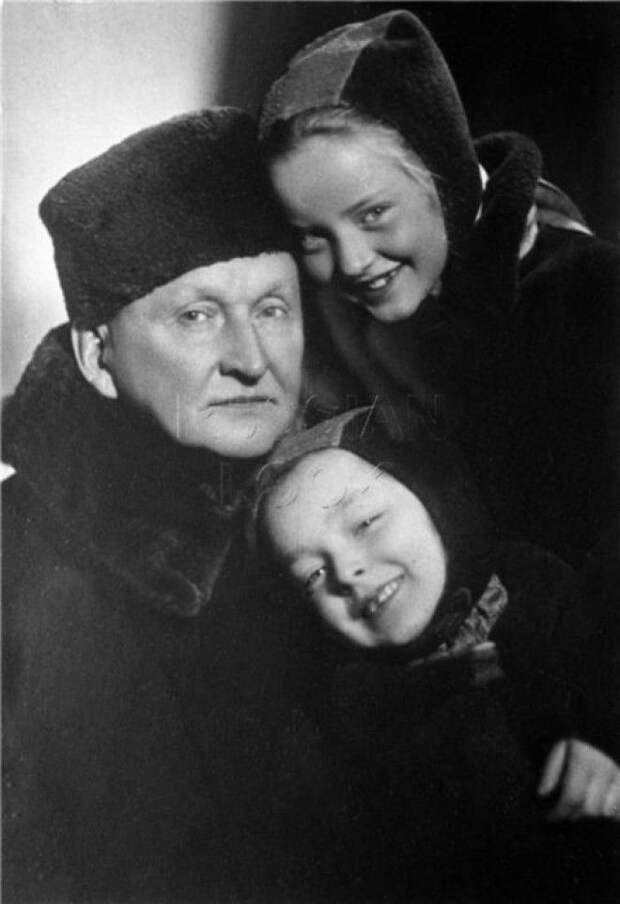 Александр, Марианна и Анастасия Вертинские. / Фото: www.mtdata.ru Александр Марианна и Анастасия Вертинские Фото wwwmtdataru