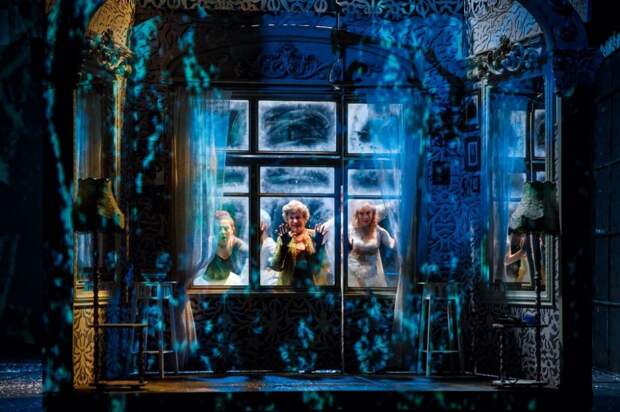 В «Балтийском доме» впервые покажут спектакль «Семья в подарок» с переводом на русский жестовый язык