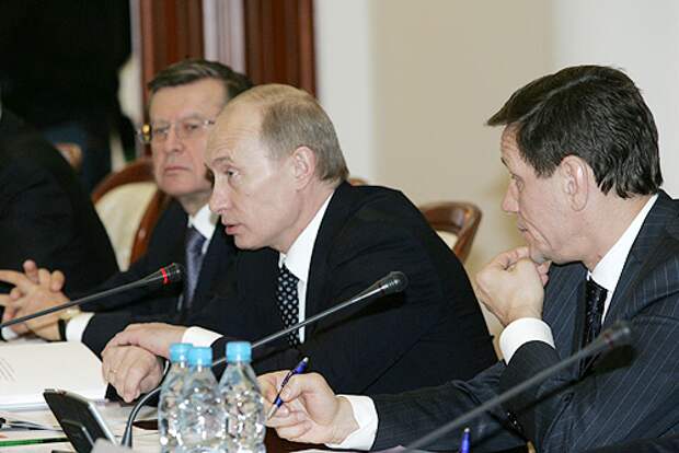 Александр Жуков (справа). Источник изображения: сайт ru.wikipedia.org