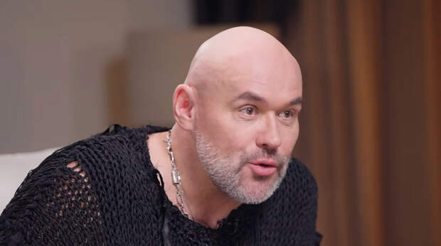 «Меня сломать нельзя. Вообще»: Максим Аверин о маме, разводе родителей и распаде СССР