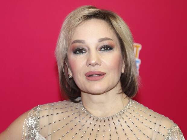 Зрители обвинили Буланову в желании хайпануть на «беременной» подтанцовке