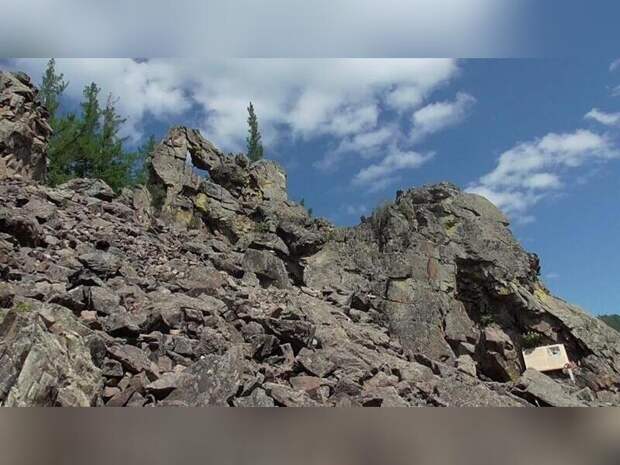 Более 50 человек ищут двух паломников, пропавших в нацпарке «Алханай»