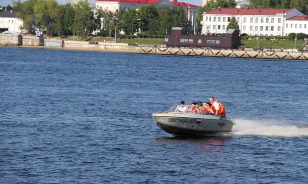 Со 2 мая судоводители маломерных судов в России смогут менять права без экзамена, если срок истек не более года назад