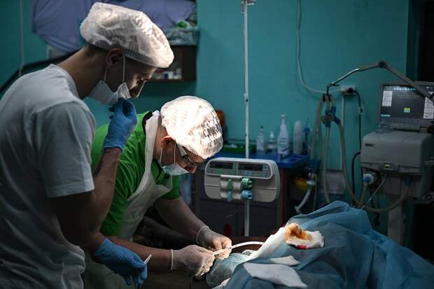 Хирург раскрыл подробности операций в полевых госпиталях Минобороны в зоне СВО