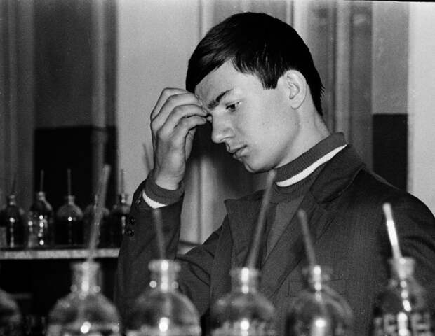 Лабораторная работа по химии. СССР, Казань, 17 января 1976 года.