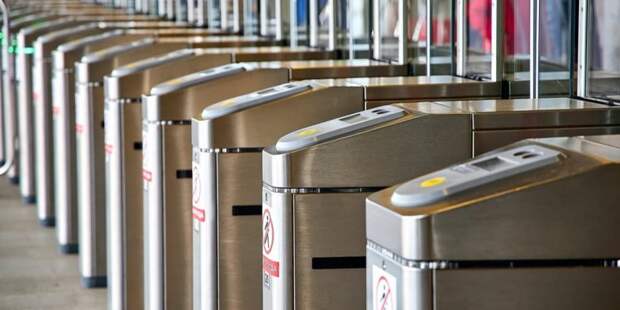 Дублирование указателей на станциях метро помогло снизить загрузку вестибюлей на 50 процентов – Дептранс. Фото: М. Денисов mos.ru