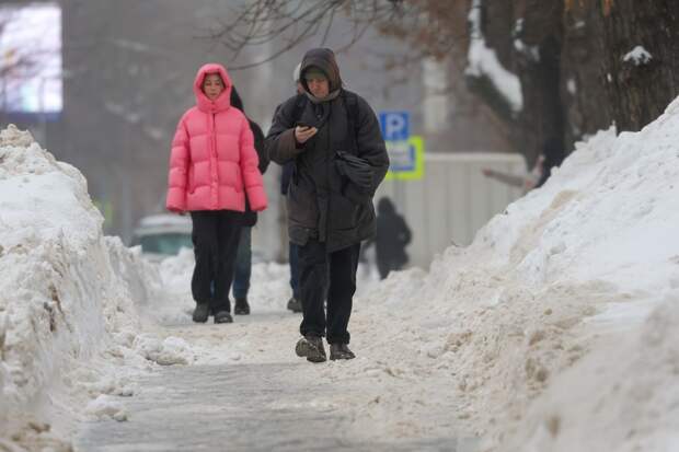 Москвичей предупредили о резких перепадах давления из-за снегопадов