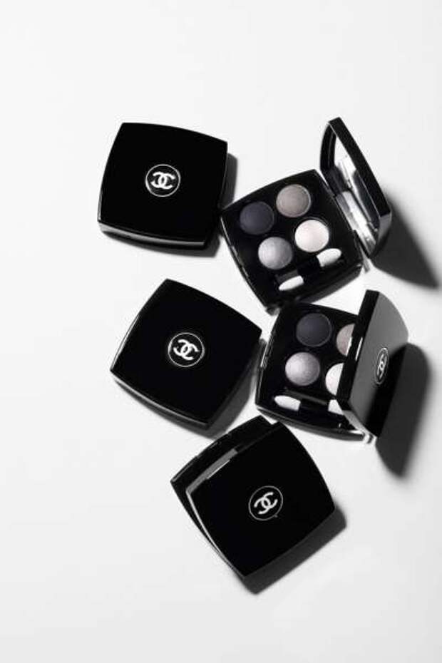 Новая чёрно–белая коллекция макияжа от Chanel