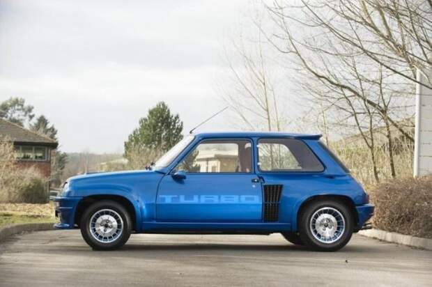 Спортивный хэтчбек Renault 5 Turbo 1983 года
