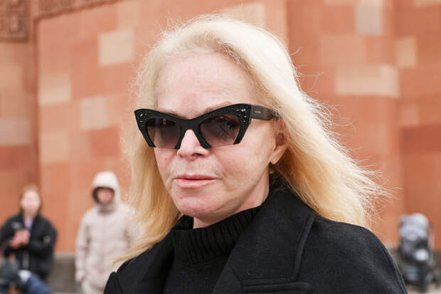 Mash: мошенники из Украины продают запись развода Ларисы Долиной за полмиллиона