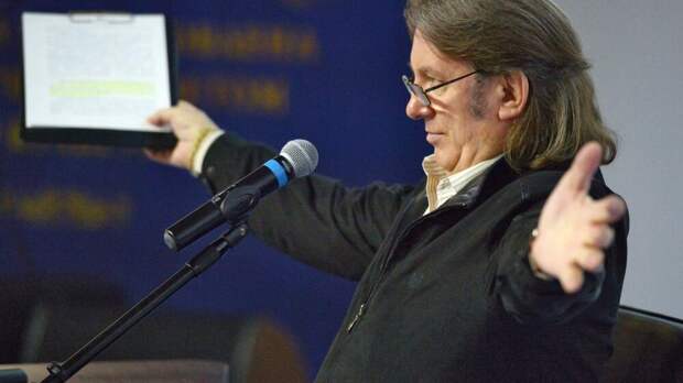 Лоза: на 23 февраля нужно выбирать подарок не на свой вкус, а который ждут