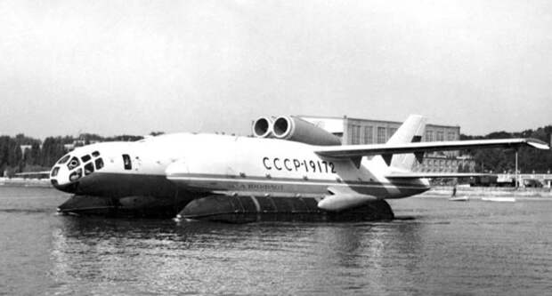 Амфибия ВВА-14 на воде. Амфибия ВВА-14 на воде.