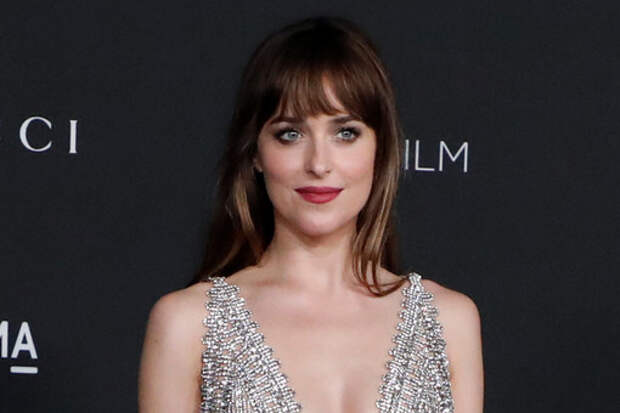 Актриса Дакота Джонсон появилась на публике с сумкой за 317 тысяч рублей