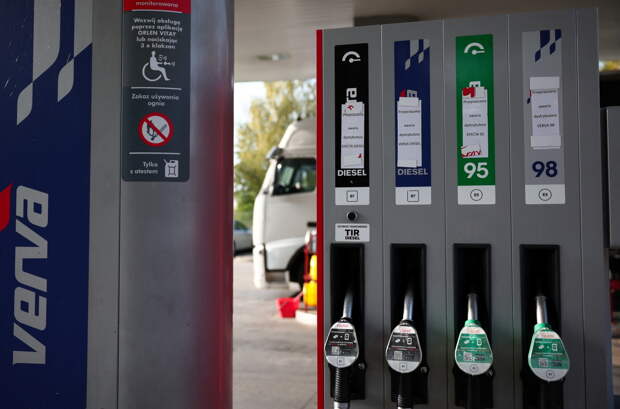 Еврокомиссия потребовала не менять планы по отказу от топлива из России