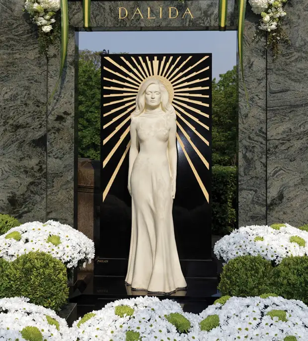 Черная вдова французской сцены