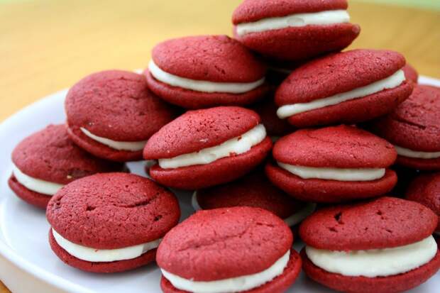 Этот десерт выглядит скромно только сначала — а в итоге заменяет целый новогодний торт