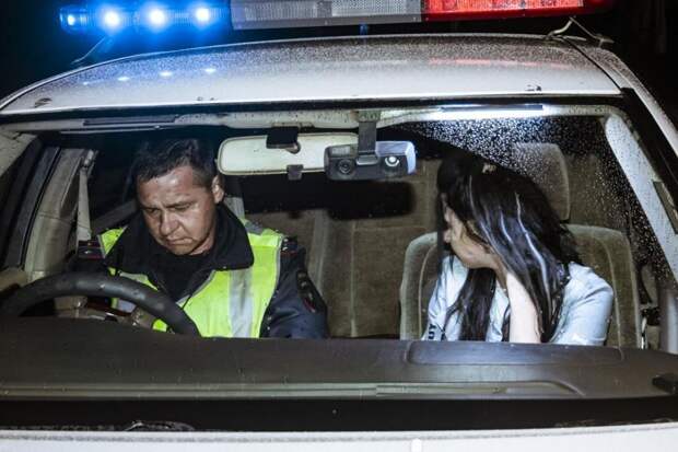 Инспекторы ГИБДД начали требовать телефон для осмотра: что должен отвечать водитель