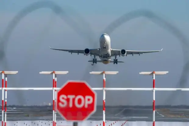 Российским авиакомпаниям рекомендовали ограничить полеты за рубеж