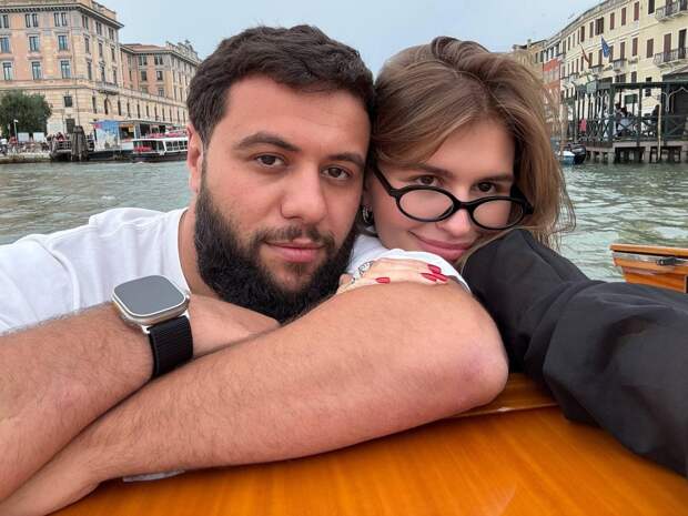 «Зырит на всех»: самая странная пара Наваи и Анастасии Мироновой рассталась