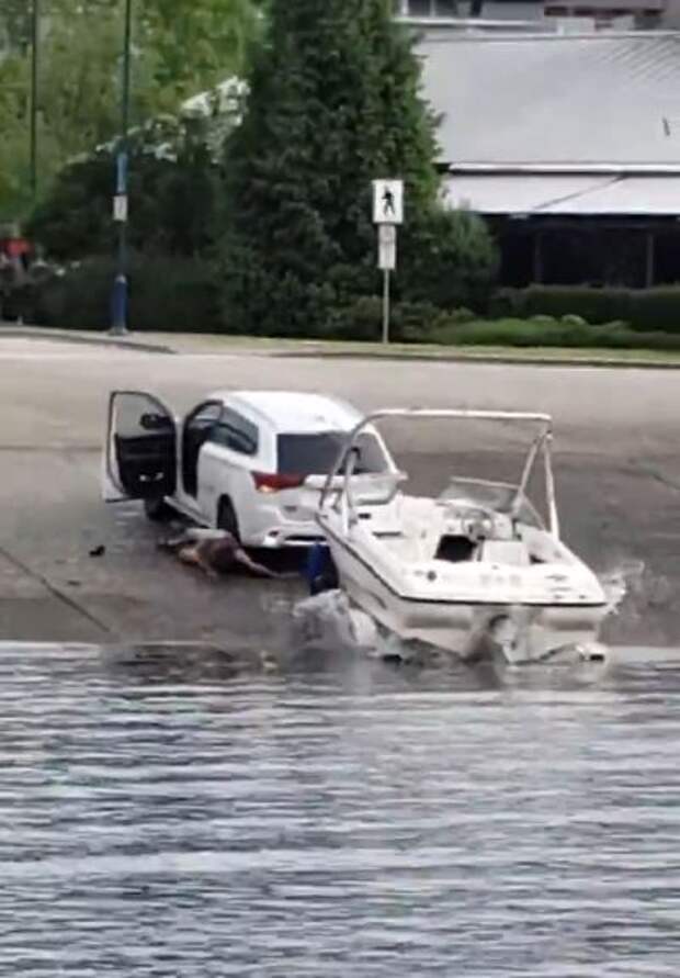 Видеоинструкция: как одновременно утопить и лодку, и автомобиль