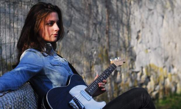 Laura Cox Band - Take Me Back Home (Live)