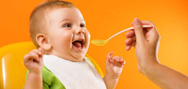 Исследование: введение ранних прикормов из плотной пищи, способствует развитию ожирения у детей