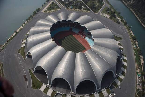 Недавно переобустроенный стадион Рунградо Мэй Дэй предположительно способен вместить до 114 тысяч зрителей Арам Пан, Пхеньян, видео, красота, редкие кадры, с высоты, фотограф