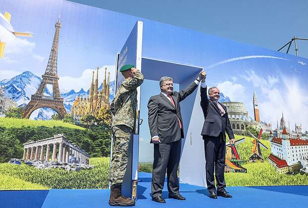 По словам Порошенко, получение безвиза с Евросоюзом стало историческим событием, поскольку ознаменовало полный развод Украины с Россией Фото: REUTERS