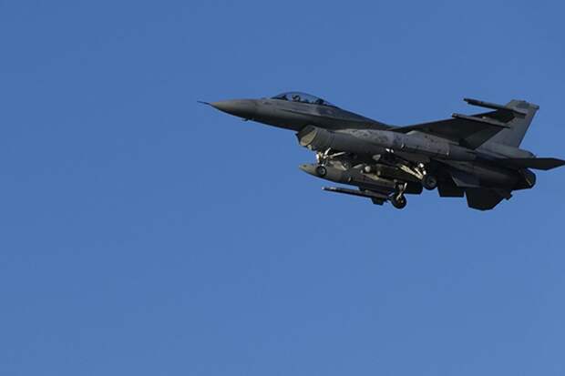 Запад превращает Украину в аэродром подскока для истребителей F-16