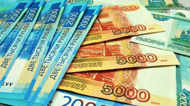 Самые высокие зарплаты в России зафиксированы у нефтяников на Сахалине