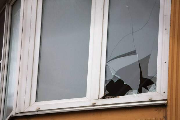 Обломки украинской ракеты упали на жилые дома в российском регионе