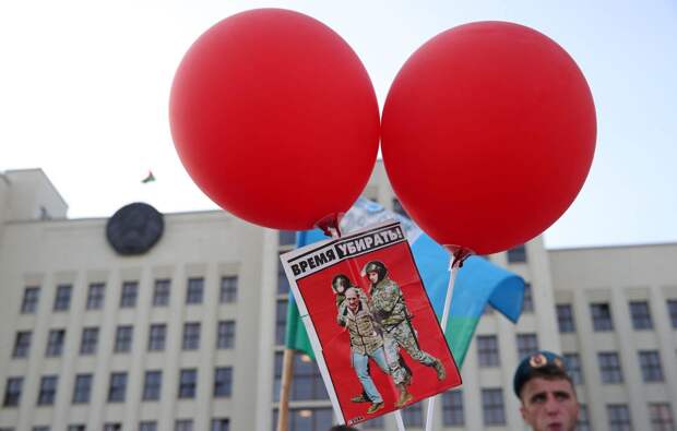 Звено боевых вертолетов Белоруссии пресекло вторжение 8 литовских воздушных шаров с пропагандой 