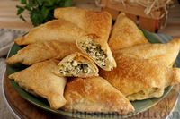Фото к рецепту: Слоёные пирожки с творогом, сыром и щавелем (в духовке)