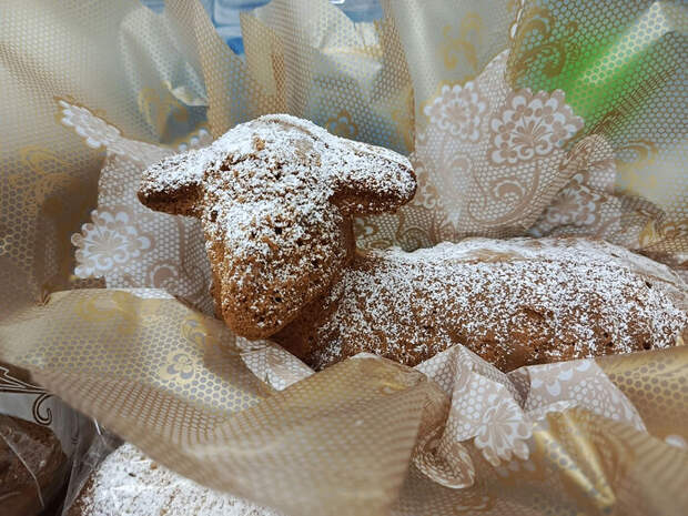 3000 агнцев отправили на фронт от Топловского монастыря и студентов Севастопольского колледжа