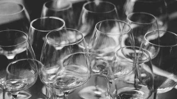 «У нас извращенная система потребления»: аналитик назвал главную проблему российского винного рынка