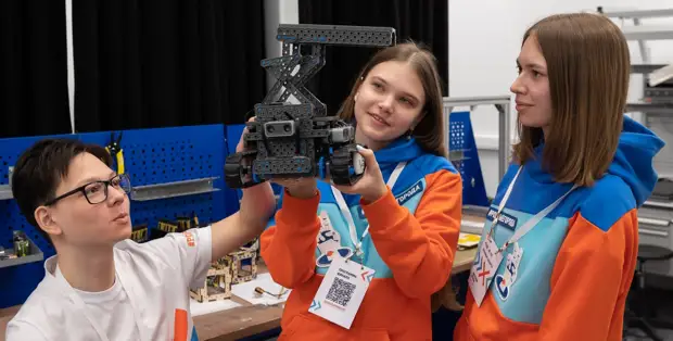 Московские школьники собрали робота, который помогает нефтяникам