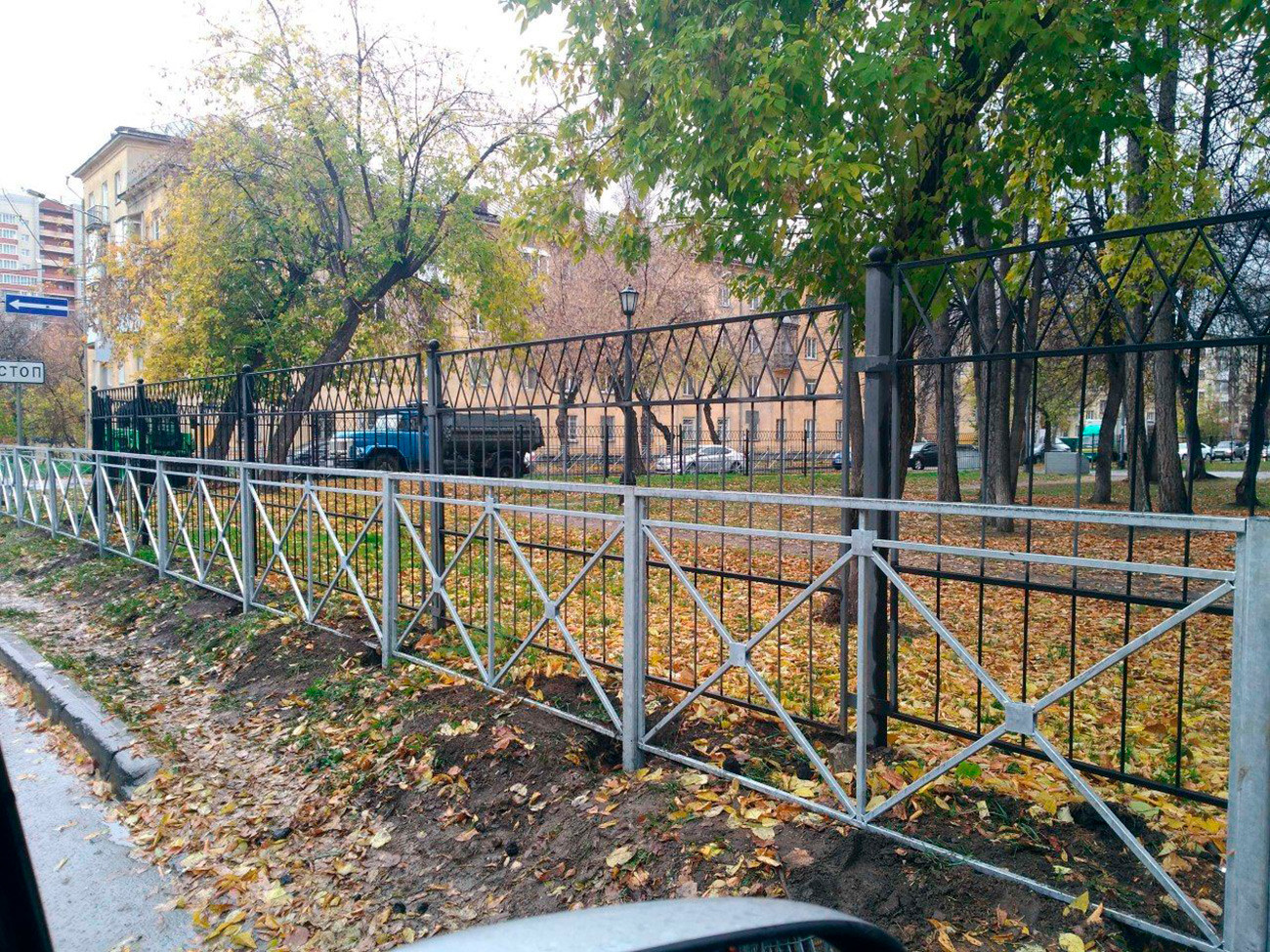 Почему русские ТАК любят отгораживаться заборами?