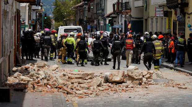 Число жертв землетрясения в Эквадоре выросло до 12