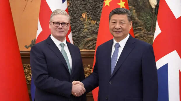 «Продался за кусок утки по-пекински»: визит Стармера в КНР вызвал истерику в британских СМИ