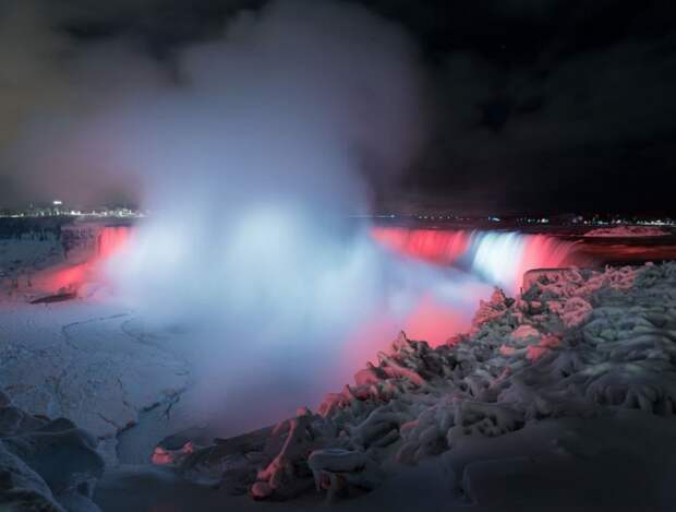 Неземные фото замерзшего Ниагарского водопада
