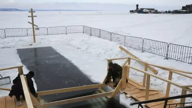 Врач Вечорко рассказал, кому может быть противопоказано купание на Крещение