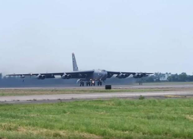 СМИ Украины не знали, как подать новость об имитации бомбардировки Крыма B-52H