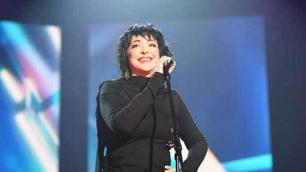 «В 62 такая жажда жизни»: Лолита после «отмены» снова собирает миллионы за концерт