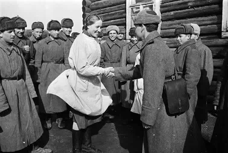 Проводы выздоравливающих бойцов, 1943 год